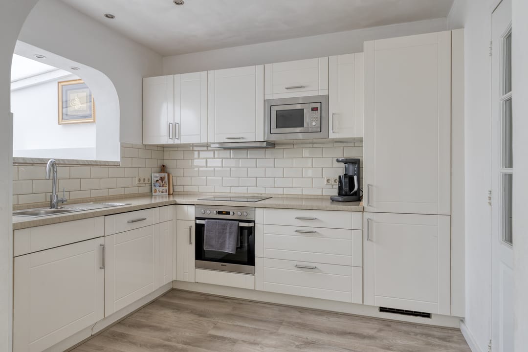 Photo 8 of Adelaertstraat 25