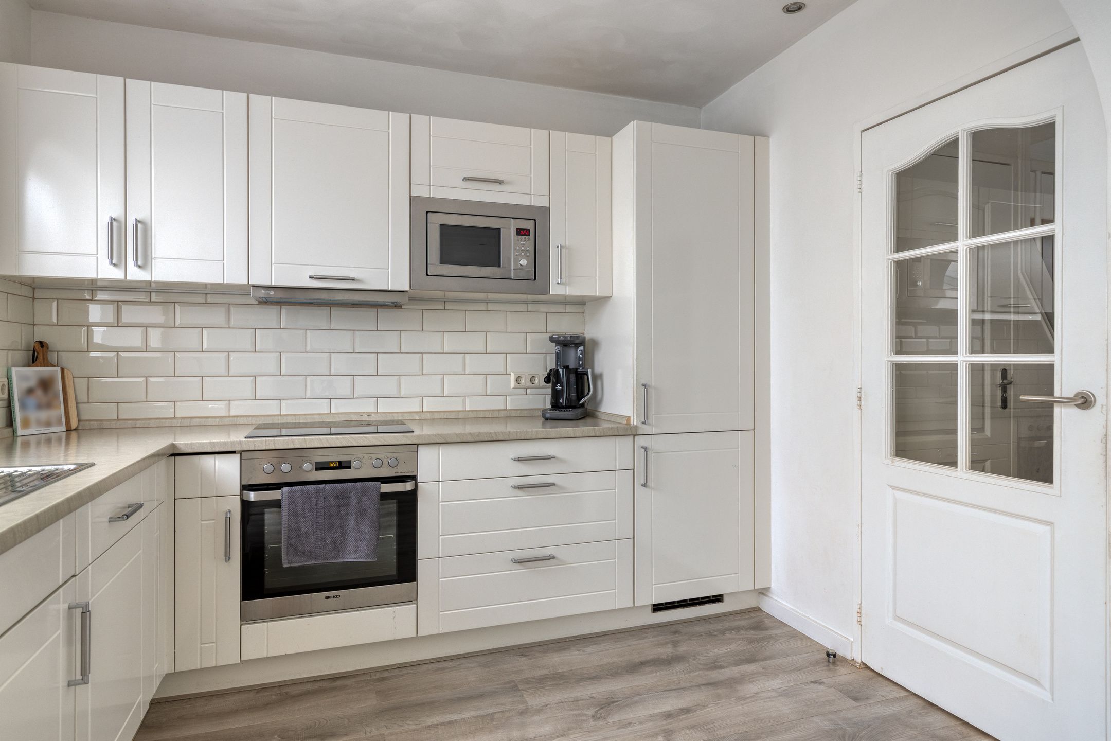 Photo 9 of Adelaertstraat 25