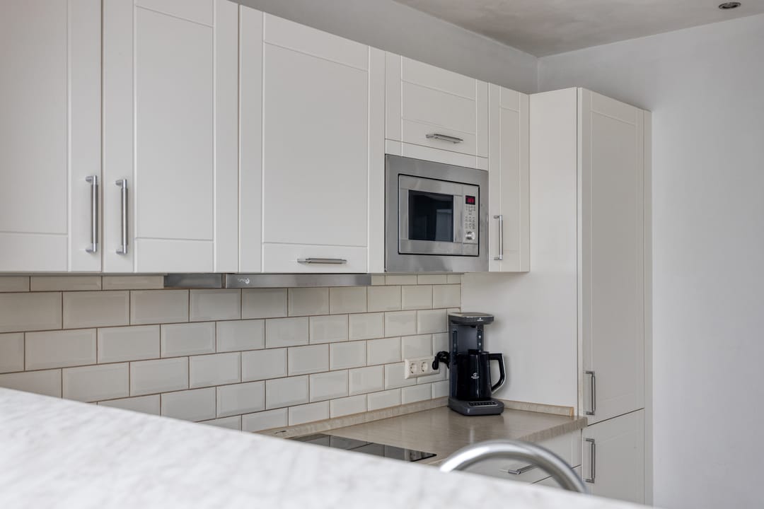 Photo 13 of Adelaertstraat 25