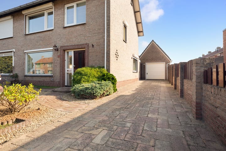 Photo 7 of Burgemeester Smitstraat 14