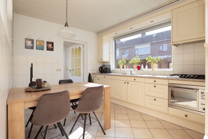 Photo 16 of Burgemeester Smitstraat 14