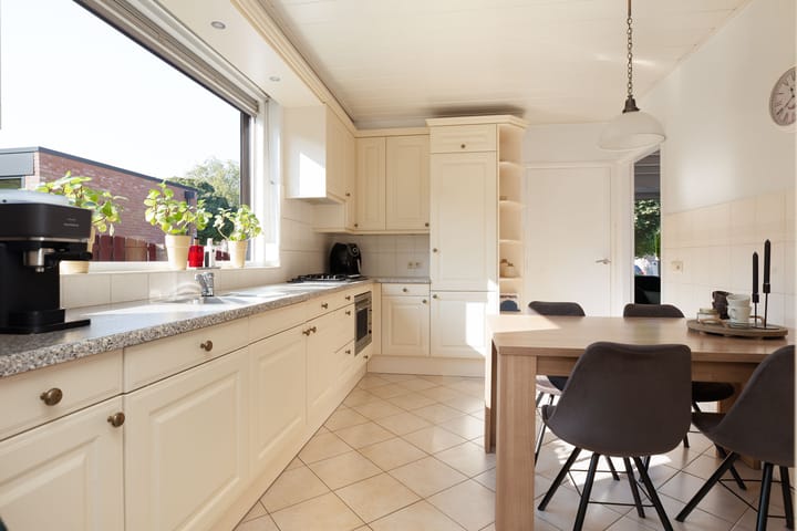 Photo 17 of Burgemeester Smitstraat 14