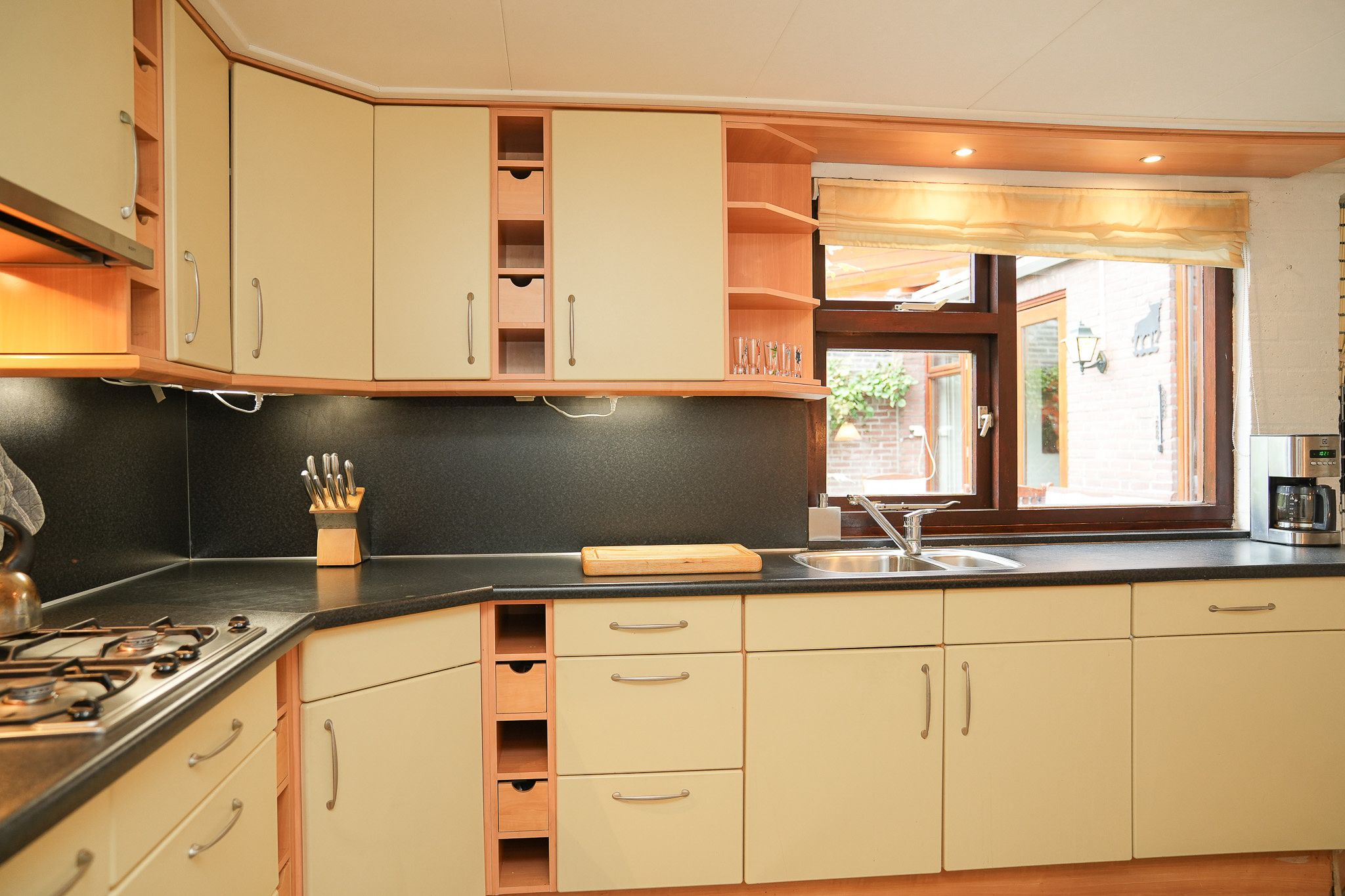 Foto 9 van van Almondestraat 8