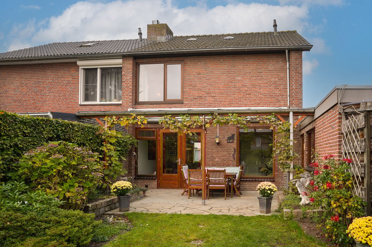 Foto 19 van van Almondestraat 8