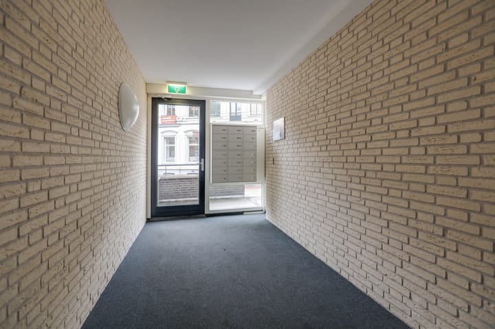 Photo 8 of Utrechtsestraat 44-13