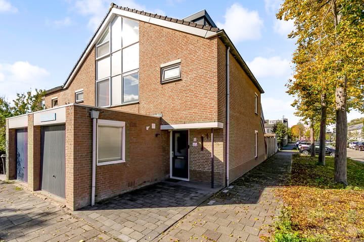 Foto 25 van Alban Bergstraat 2