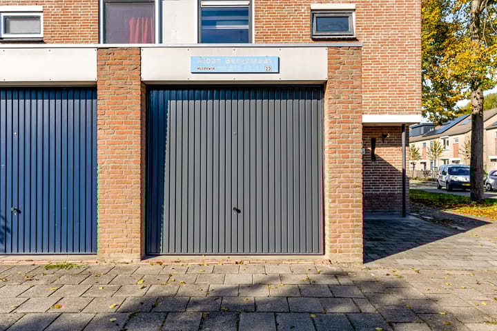 Foto 29 van Alban Bergstraat 2