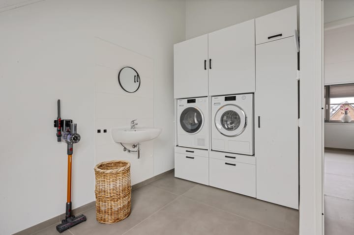 Photo 31 of Vlaserf 8