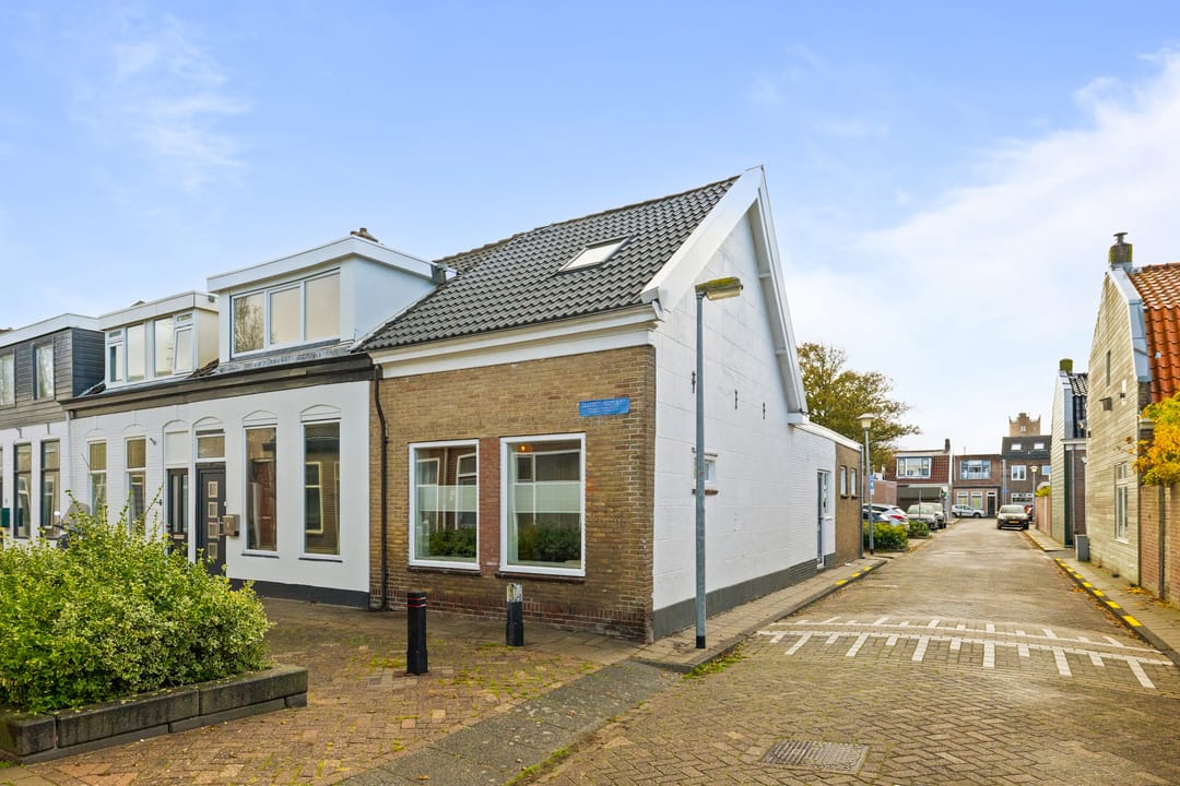 Foto 1 van Maarten Harpertszoon Trompstraat 2