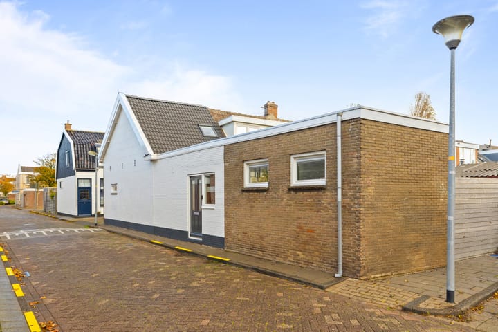 Foto 2 van Maarten Harpertszoon Trompstraat 2