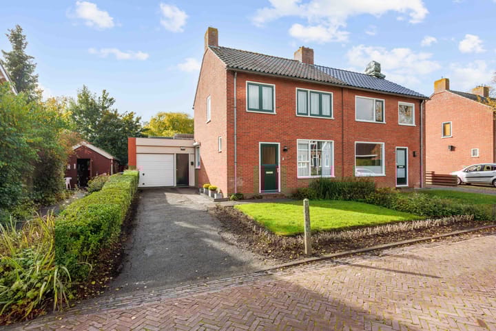 Photo 1 of Plantsoenstraat 7