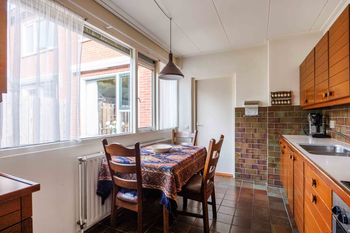 Photo 15 of Plantsoenstraat 7