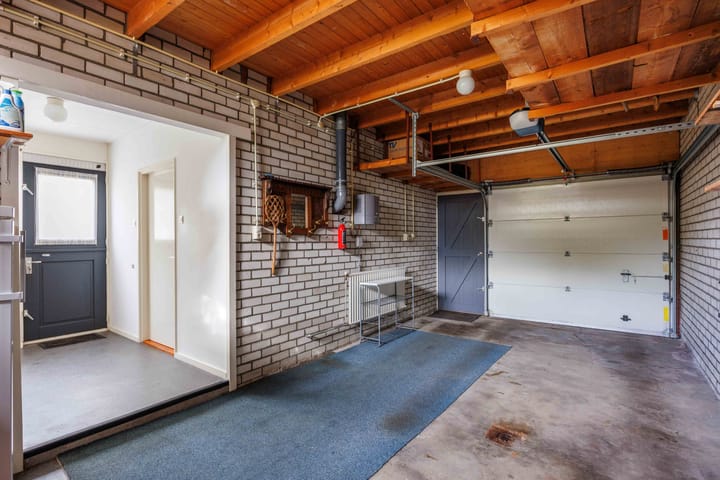 Photo 18 of Plantsoenstraat 7