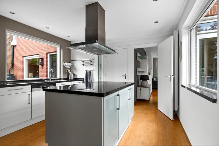 Photo 11 of Zuid Esmarkerrondweg 78