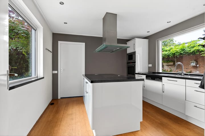 Photo 10 of Zuid Esmarkerrondweg 78