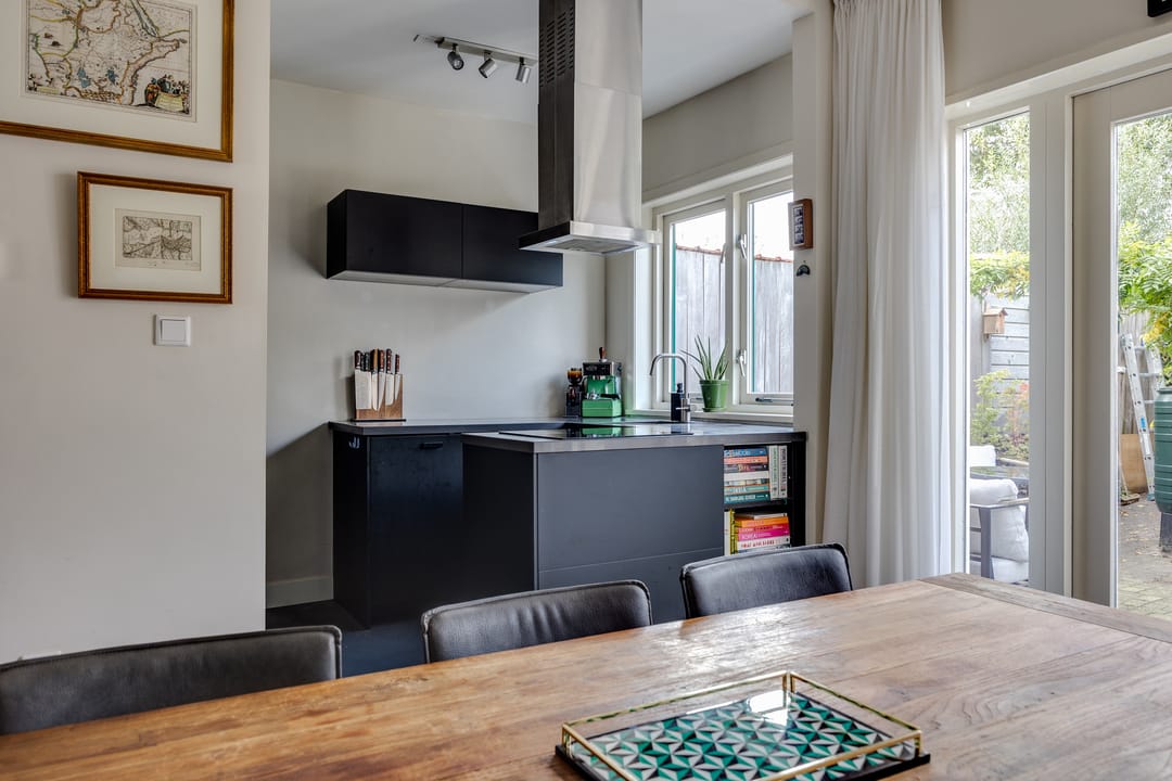 Photo 8 of Leeghwaterstraat 97