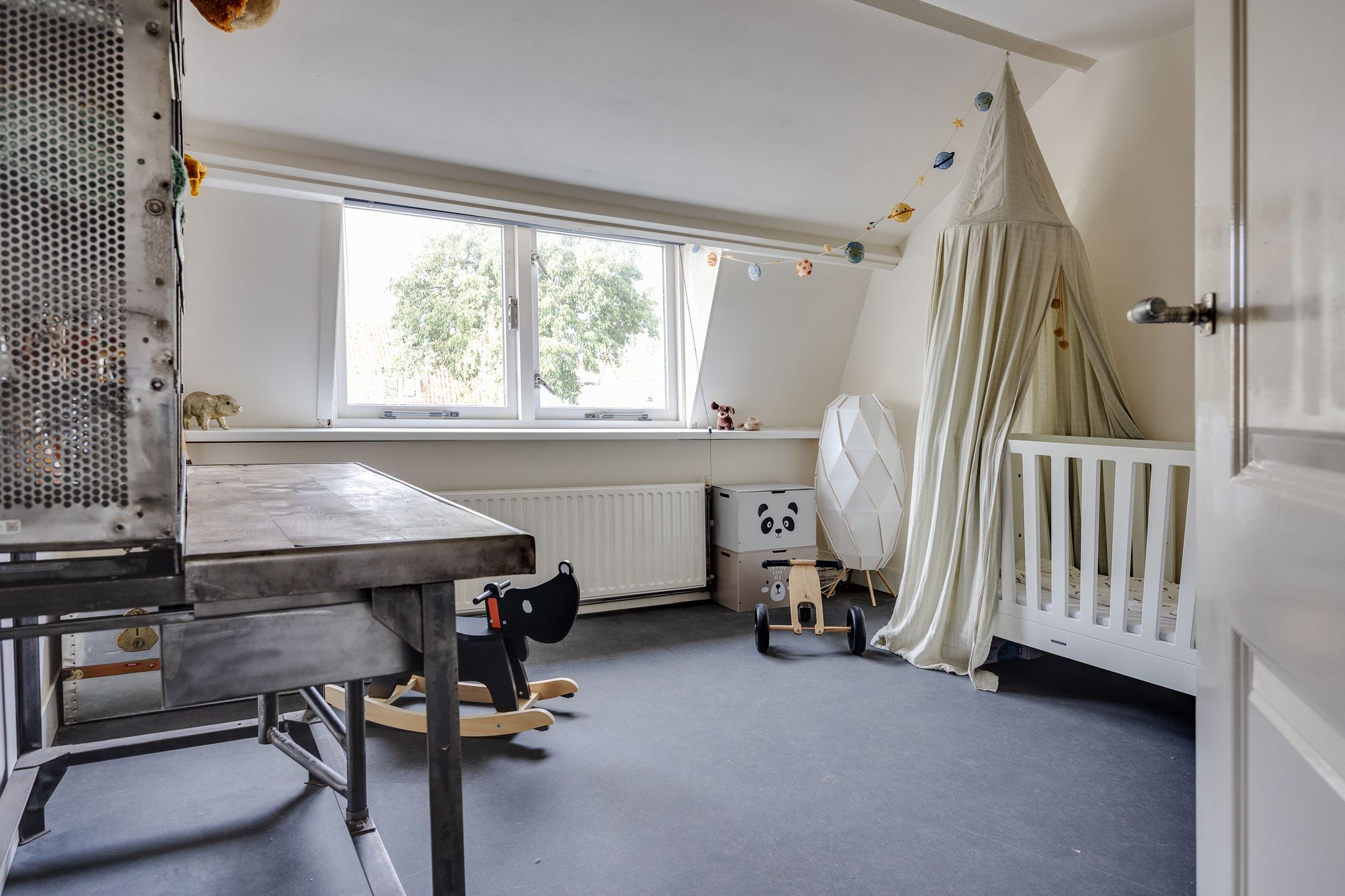 Photo 18 of Leeghwaterstraat 97