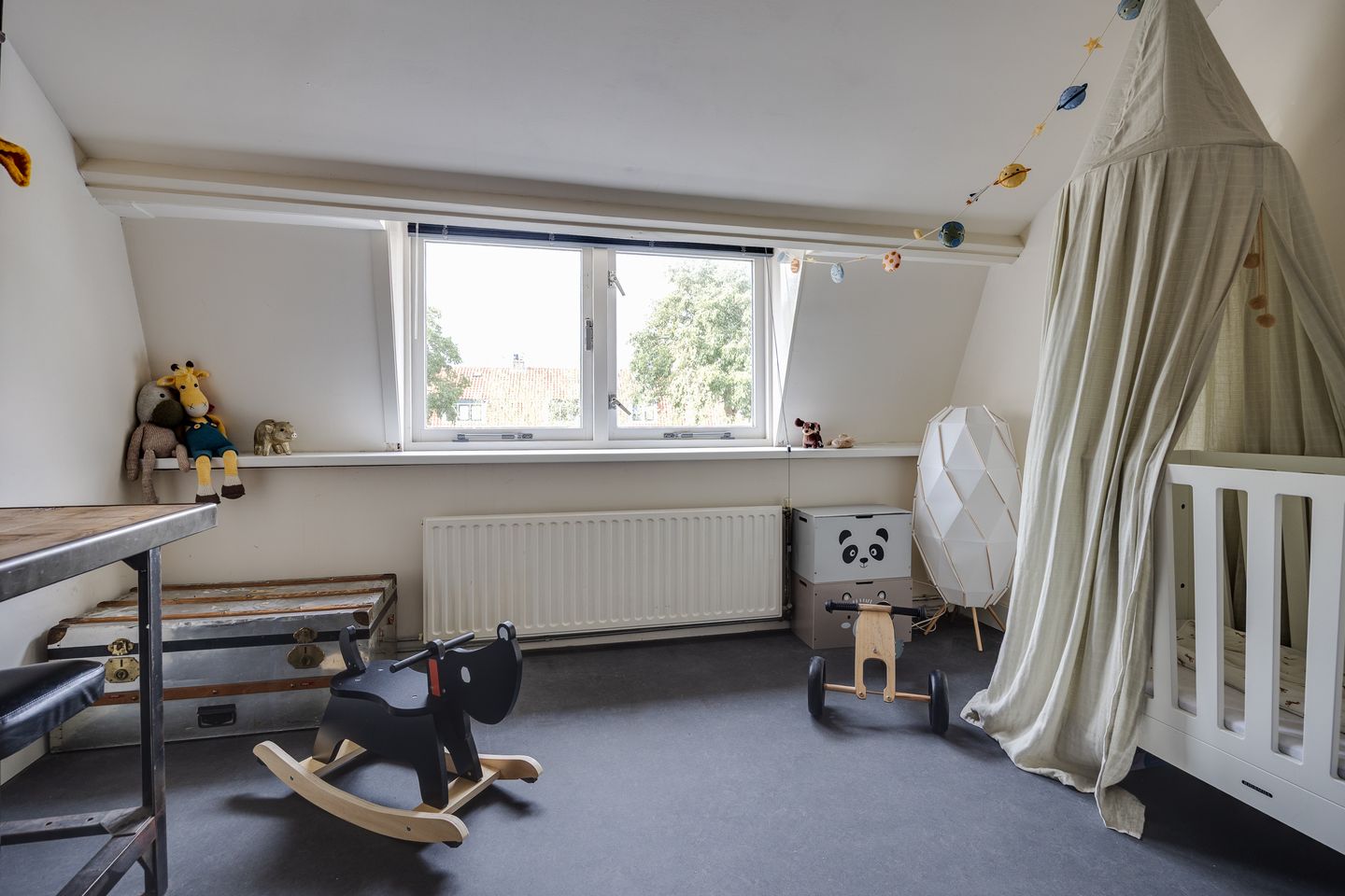 Photo 19 of Leeghwaterstraat 97