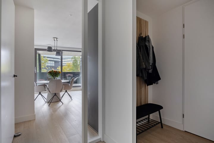 Photo 9 of Vincent van den Heuvellaan 33