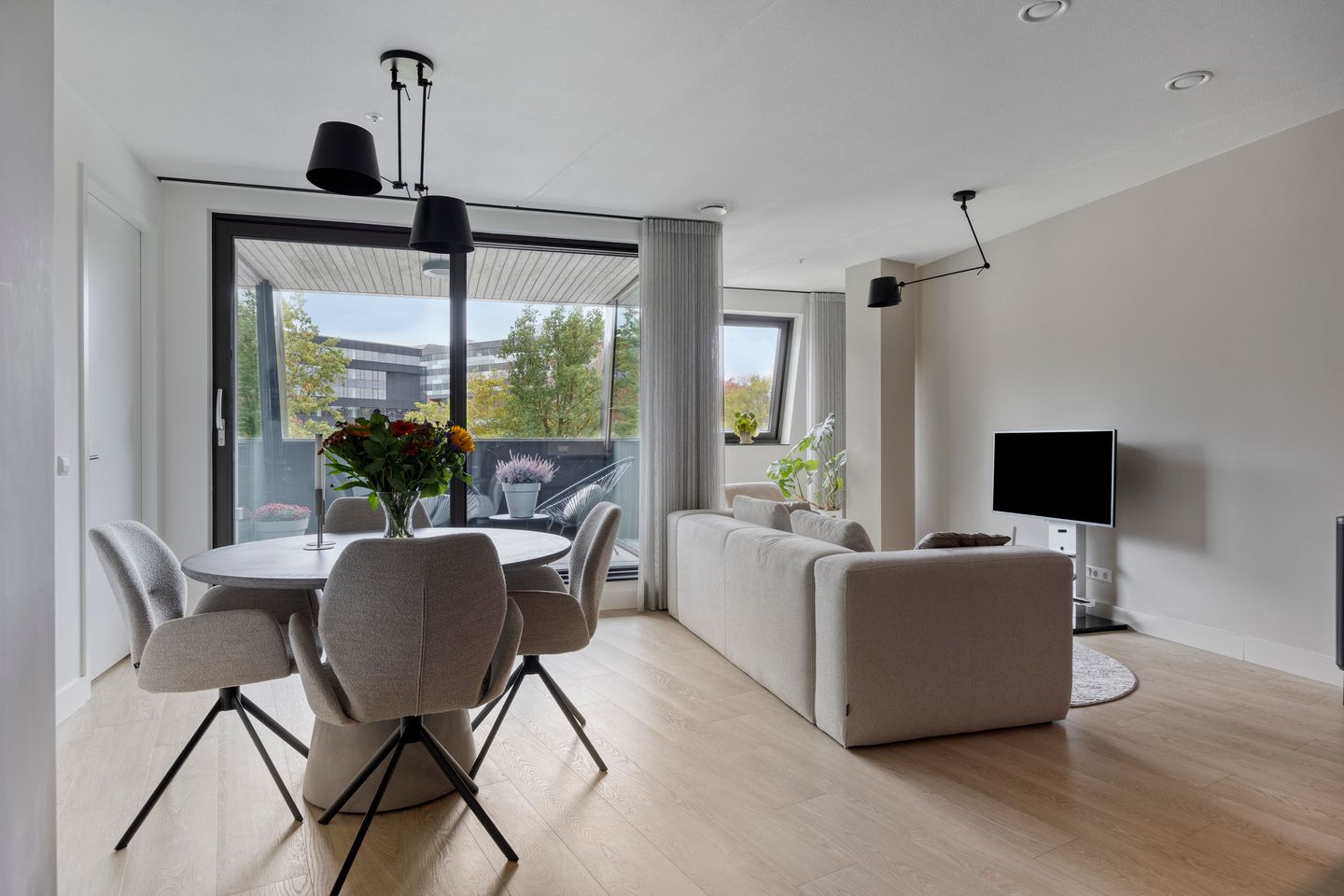 Foto 10 van Vincent van den Heuvellaan 33