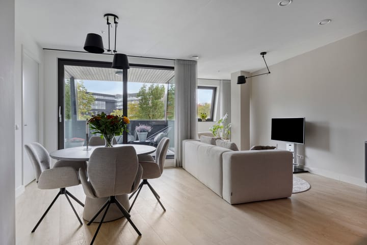 Photo 10 of Vincent van den Heuvellaan 33