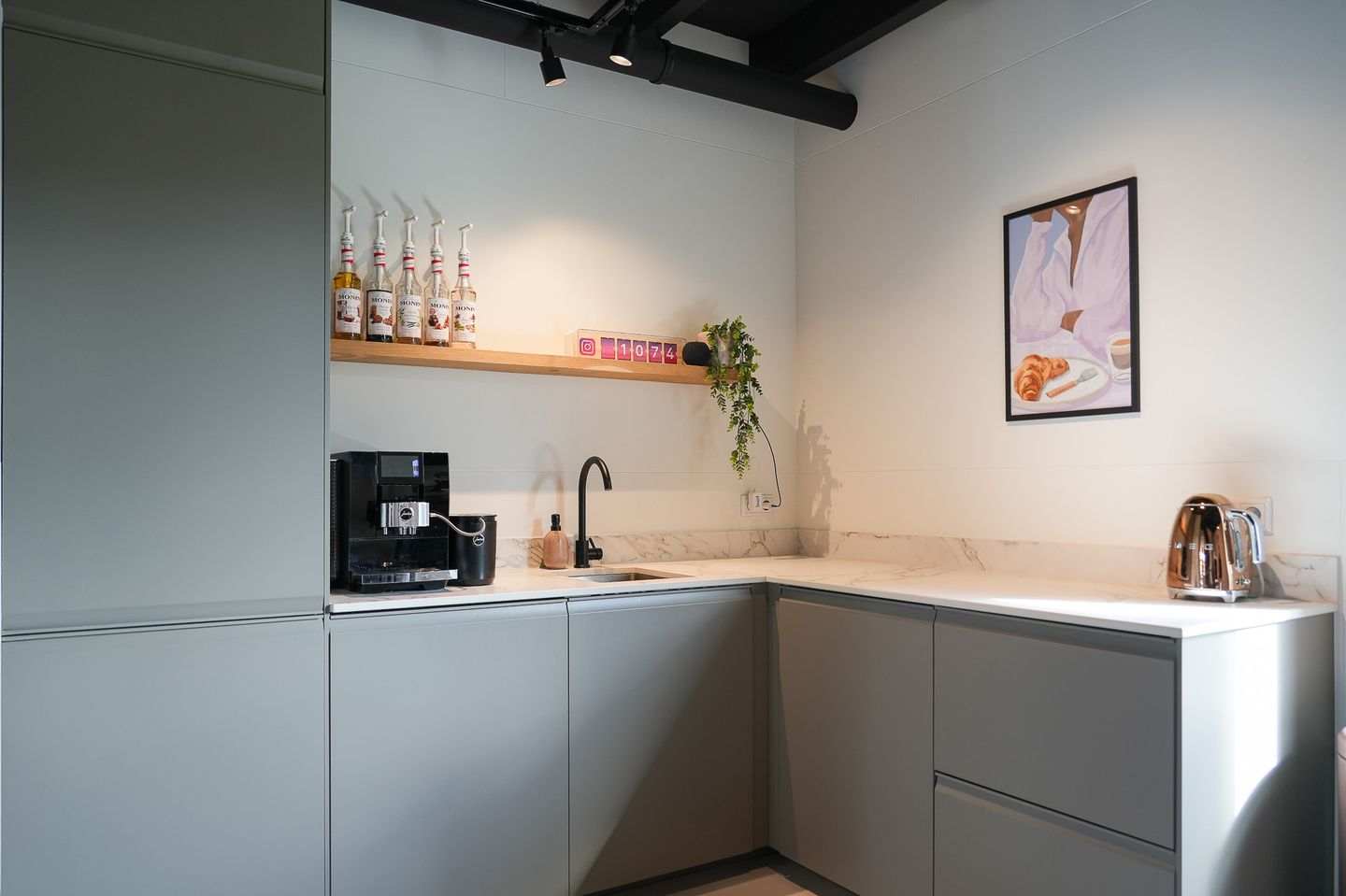 View photo 3 of Novy Borstraat 12