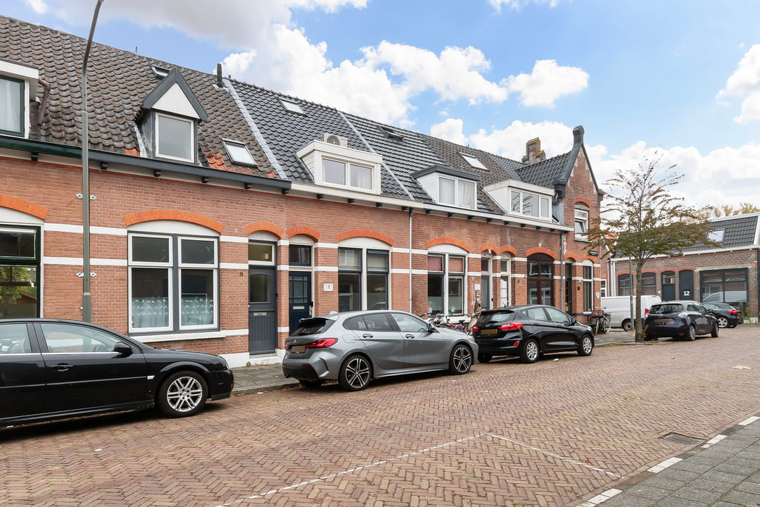 Photo 1 of Huygensstraat 7