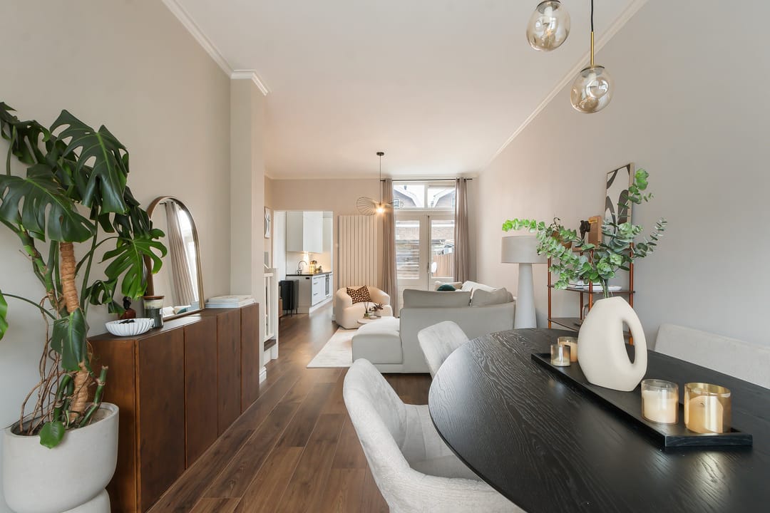 Photo 8 of Huygensstraat 7