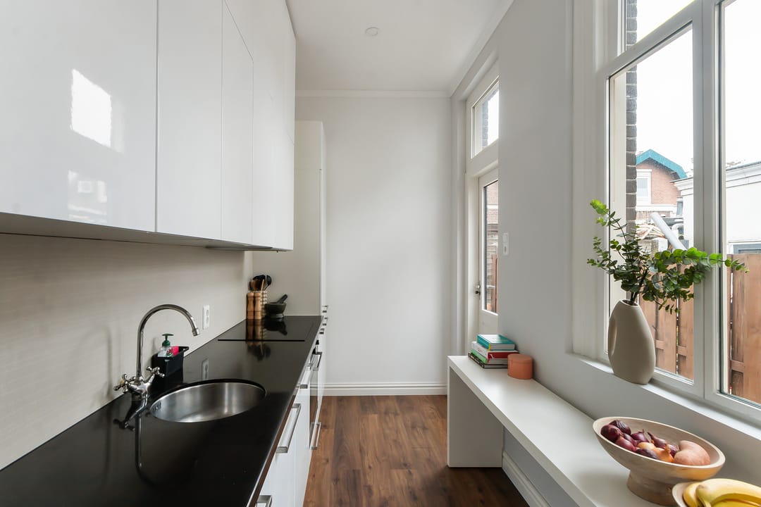 Photo 17 of Huygensstraat 7