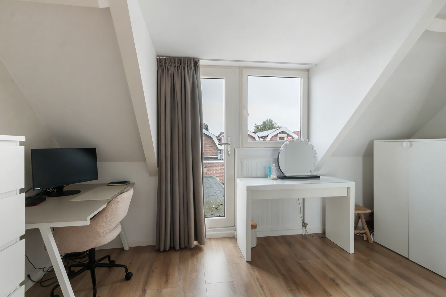 Photo 19 of Huygensstraat 7