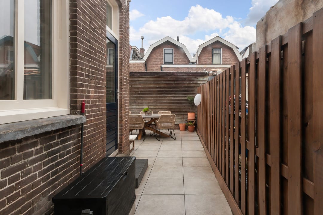Photo 23 of Huygensstraat 7