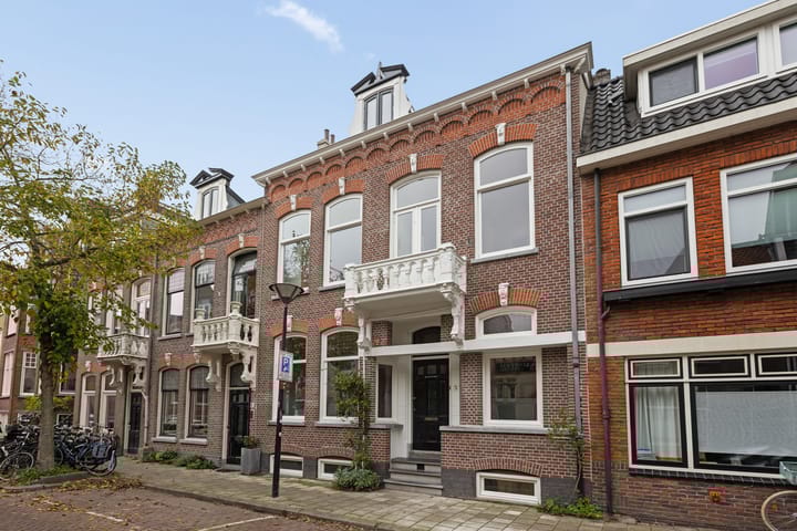 Photo 4 of Obrechtstraat 3