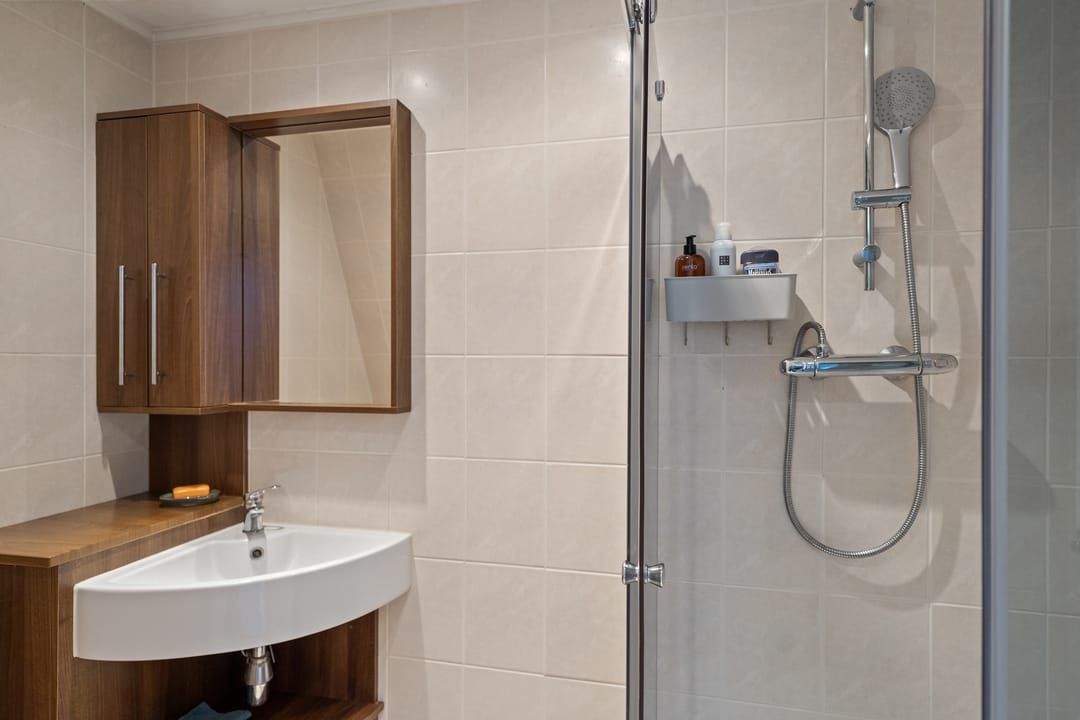 Photo 31 of Adelboldstraat 2