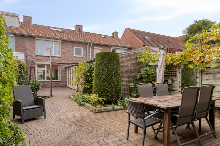 Photo 2 of Bisonstraat 32