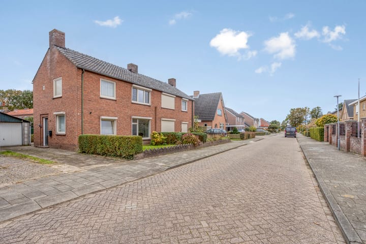 Photo 2 of Sint Martinusstraat 25