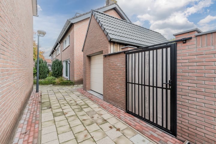 Foto 33 van den Dries 19