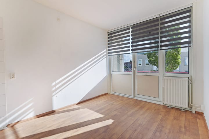 Photo 10 of Schaepmanstraat 57