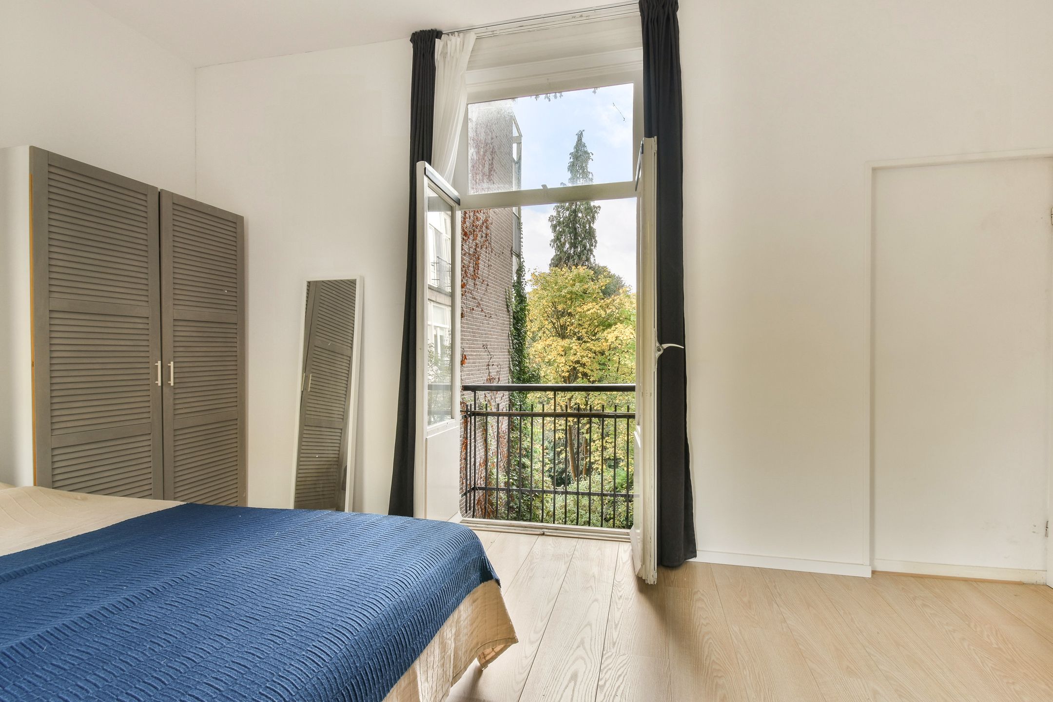 Photo 18 of Frans van Mierisstraat 27-2