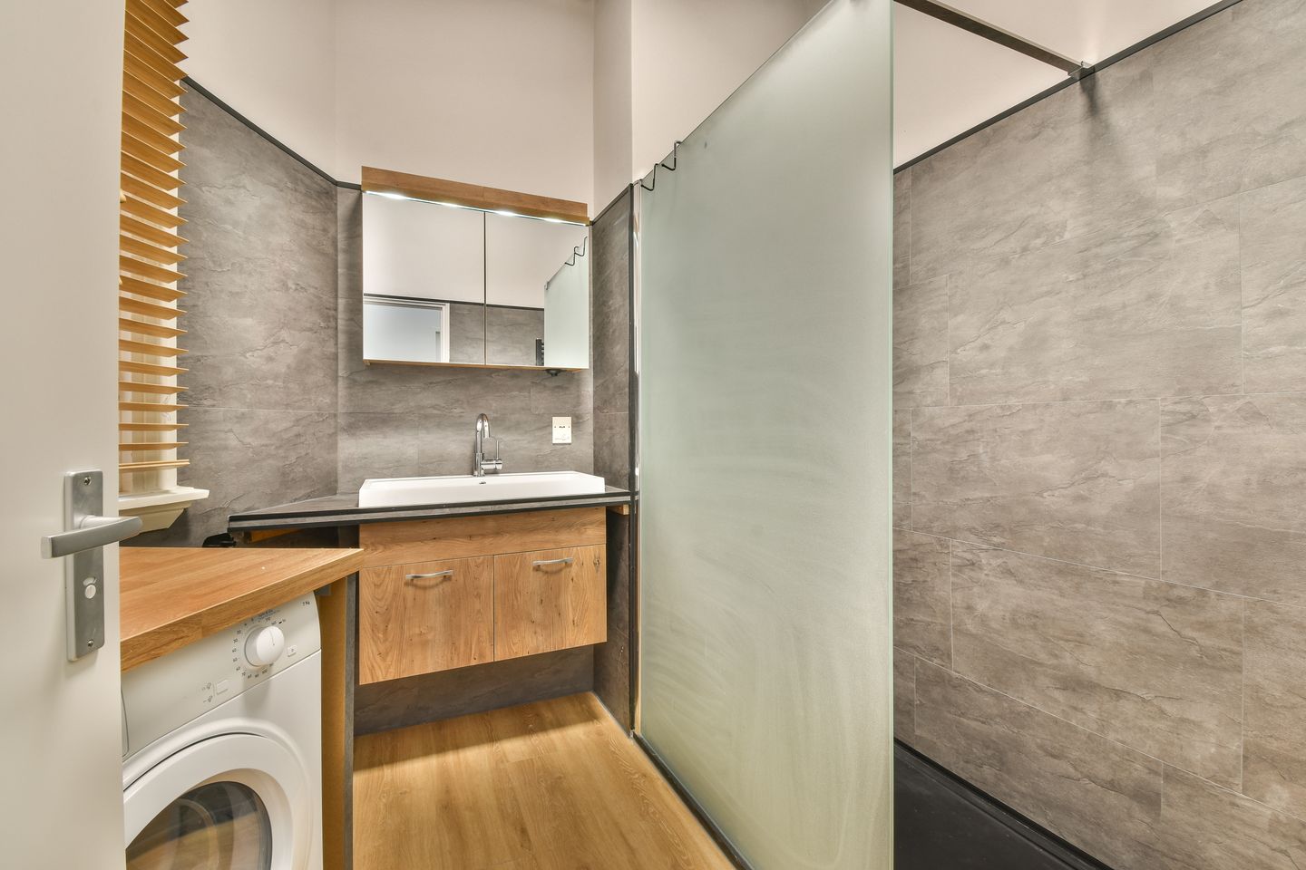 Photo 19 of Frans van Mierisstraat 27-2