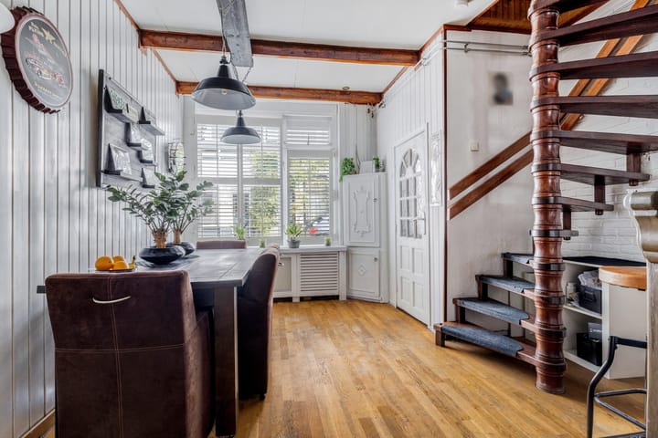 Photo 8 of Oosterstraat 74