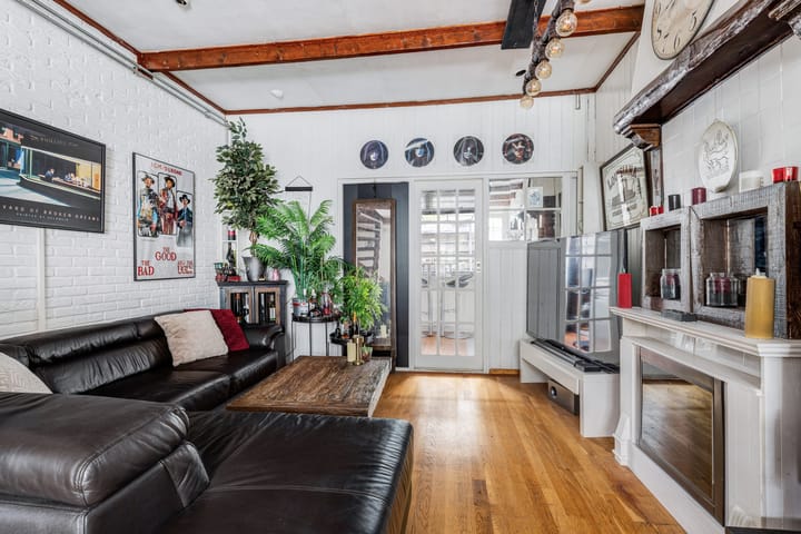 Photo 10 of Oosterstraat 74