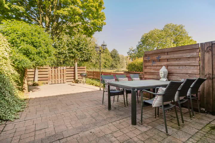 Photo 2 of Helmondstraat 136