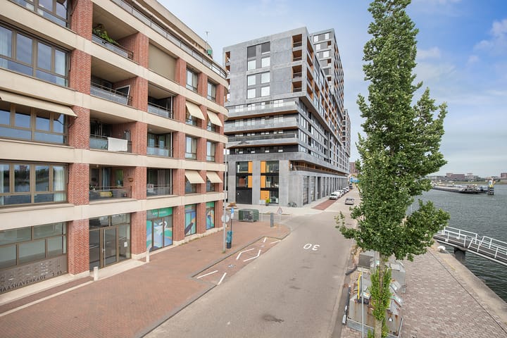 Foto 2 van Maashaven N.z. 637