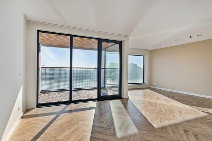 Foto 9 van Maashaven N.z. 637