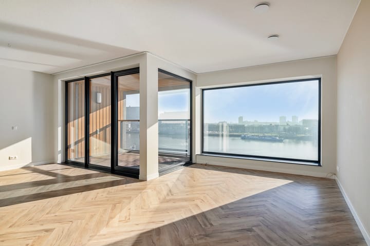 Foto 11 van Maashaven N.z. 637