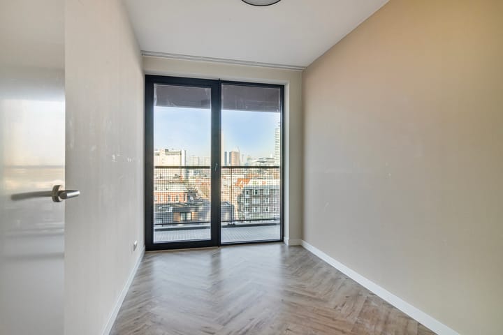 Foto 28 van Maashaven N.z. 637