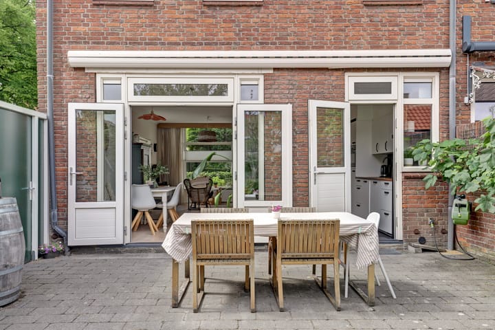 Photo 31 of Willemstraat 241