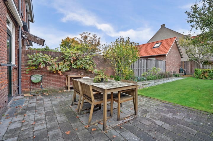 Photo 32 of Willemstraat 241