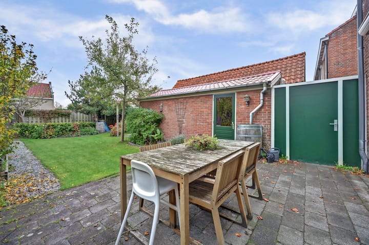 Photo 33 of Willemstraat 241