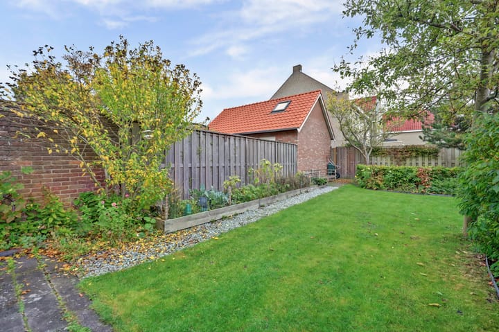 Photo 35 of Willemstraat 241